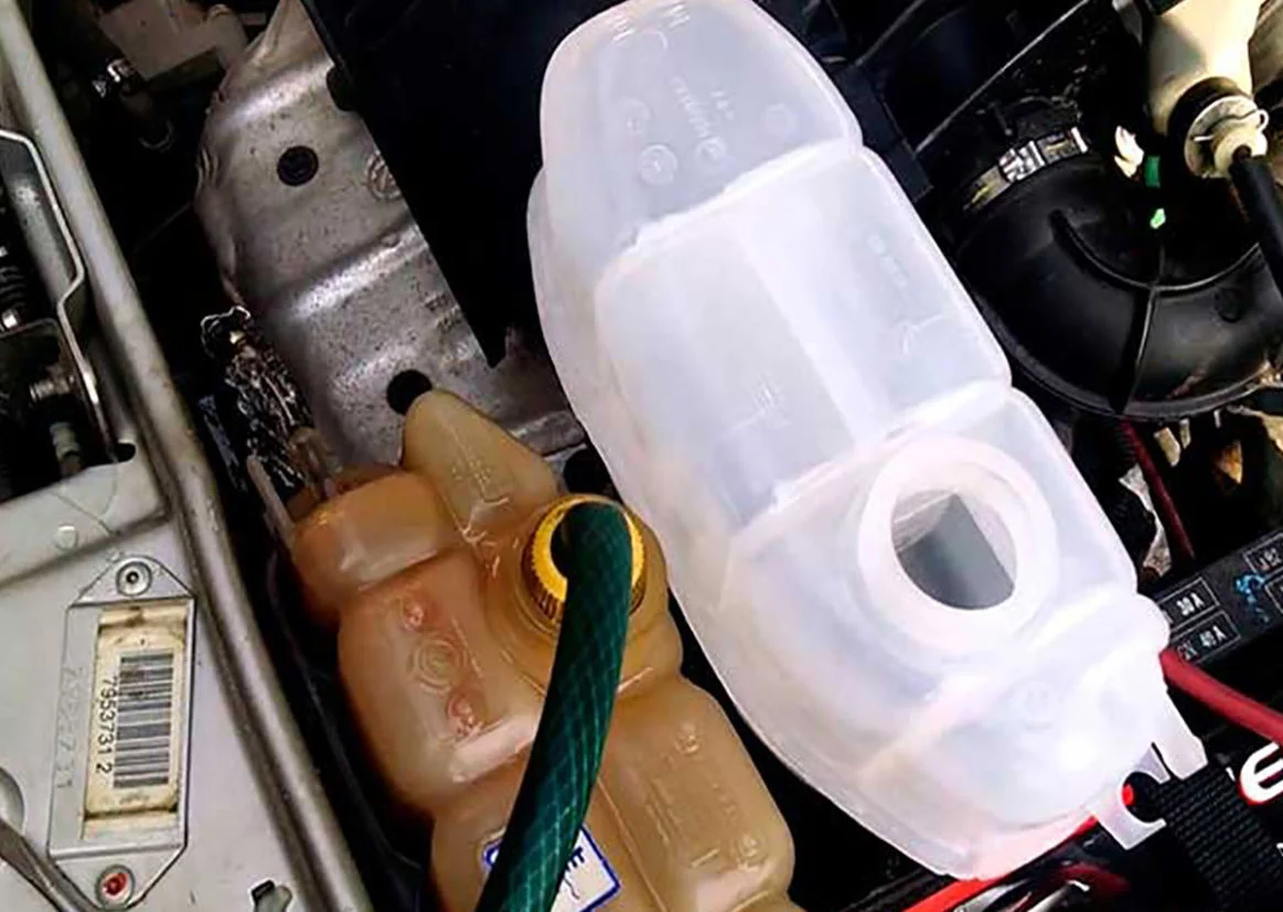 Leia mais sobre o artigo Limpeza do Reservatório de Expansão do Sistema de Arrefecimento com Limpa Pedra e Alumínio: Vale a Pena?