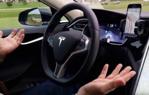 Leia mais sobre o artigo Tesla se Tranca com Motorista Dentro: O Que Você Precisa Saber para Evitar Situações Similares